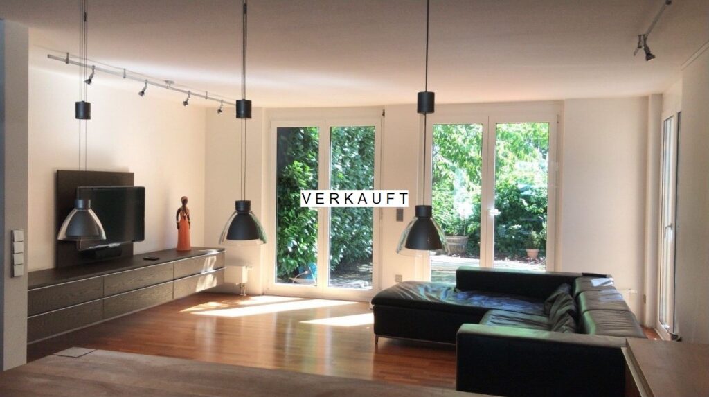 Helles, stylisches Wohnzimmer