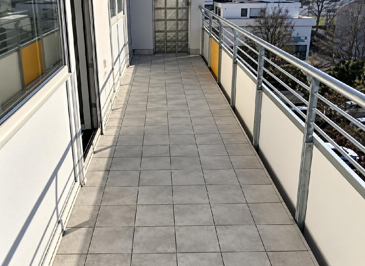 Balkon unmöbliert